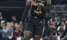 半岛体育app下载地址-灰熊惨遭勇士逆转，莫兰特独得分