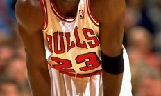 关于NBA历史上的今天：乔丹再次破纪录荣登得分王巅峰的信息