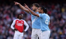 包含曼城客场挑战难度加大，球队备战饱受挑战的词条