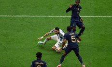 半岛体育网站入口-阿根廷抗议裁判判罚，欢呼晋级决赛