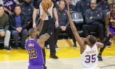 半岛体育app下载-詹姆斯和杜兰特站在总决赛赛场，谁将笑到最后的简单介绍