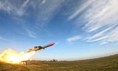 半岛体育app-包含导弹苏打击主力中场重伤，球队战力大打折扣的词条