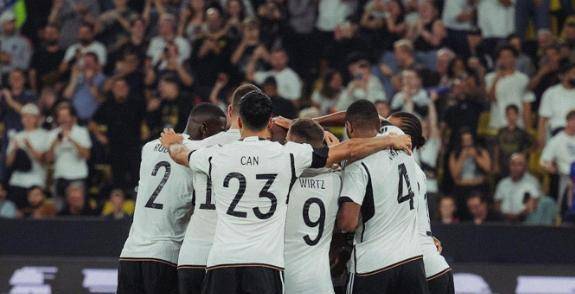 无数期待,欧洲杯赛场传来的胜利欢呼声的简单介绍 无数期待,欧洲杯赛场传来的胜利欢呼声的简单介绍