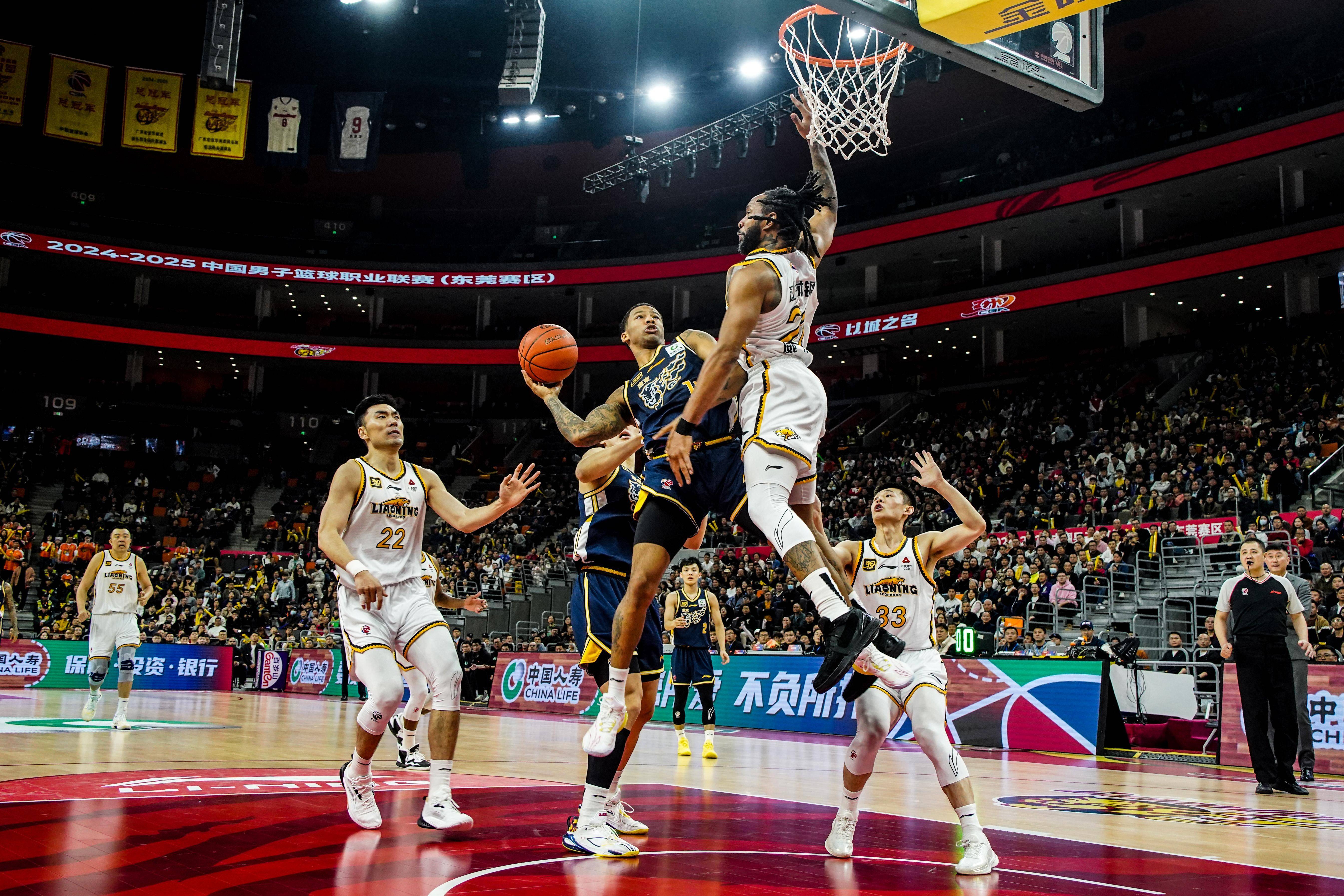 广东队成功逆转,战胜对手晋级决赛 广东队成功逆转,战胜对手晋级决赛