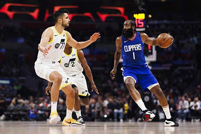 伦纳德领军快船登顶西部排名榜首的简单介绍 伦纳德领军快船登顶西部排名榜首的简单介绍