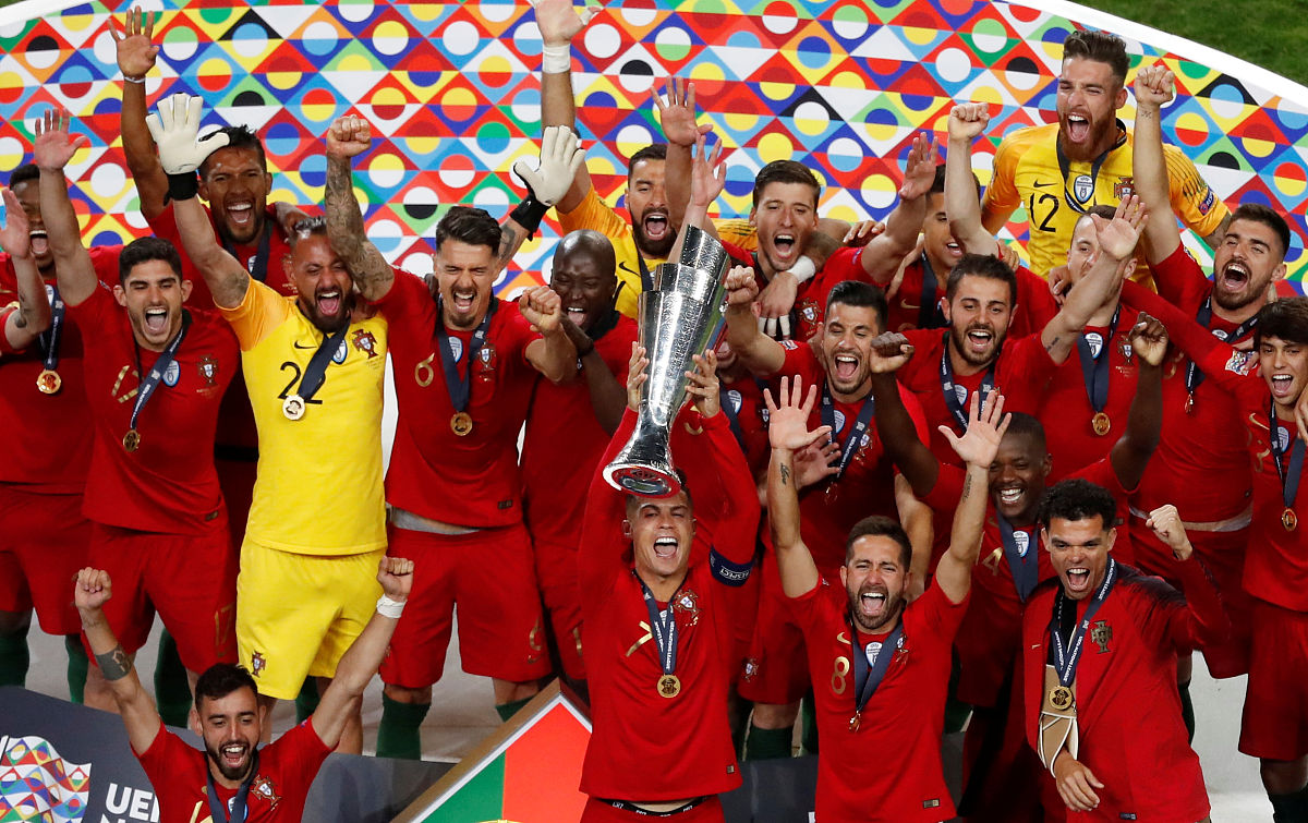 英格兰队一举夺冠,众人瞩目的简单介绍 英格兰队一举夺冠,众人瞩目的简单介绍