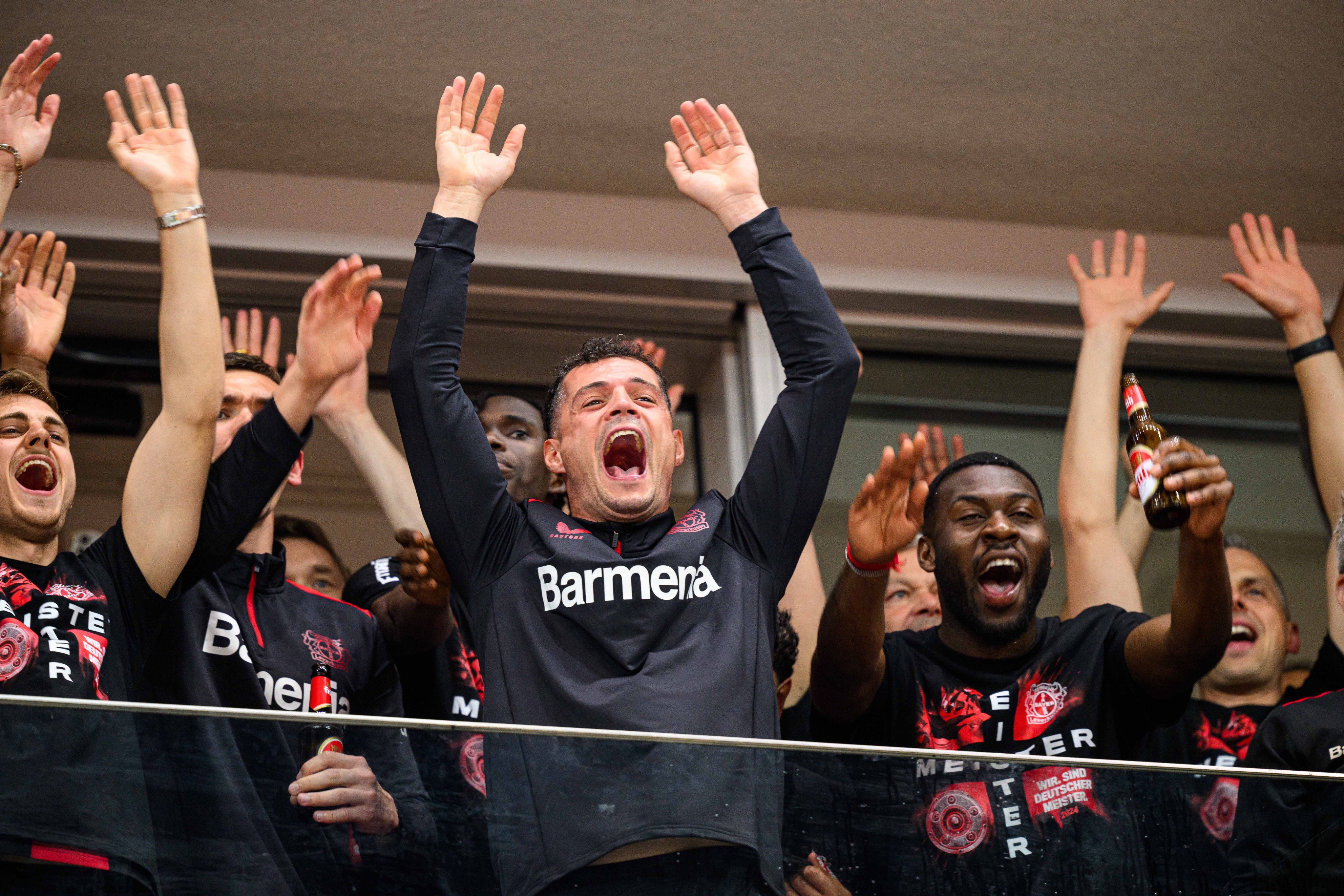 关于奥格斯堡球队宣布签下新后卫，强化防线实力的信息