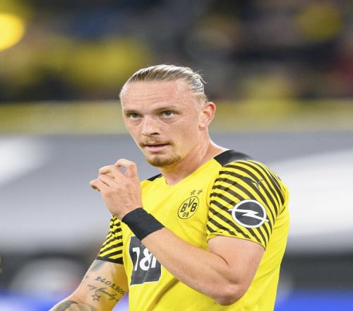 关于奥格斯堡球队宣布签下新后卫，强化防线实力的信息