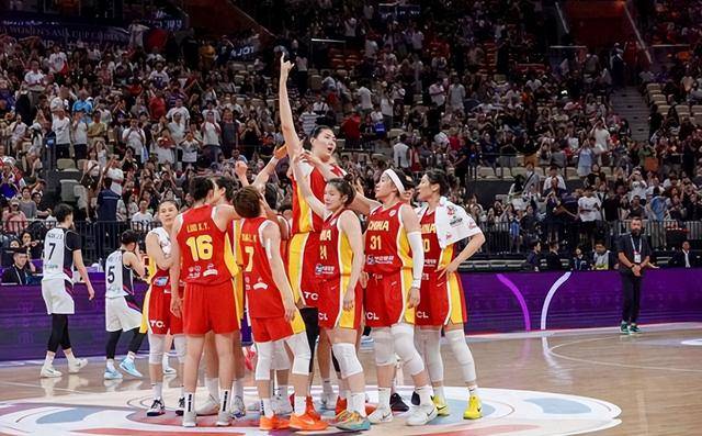 包含篮球世界盛事在即，各国球队备战热火朝天的词条