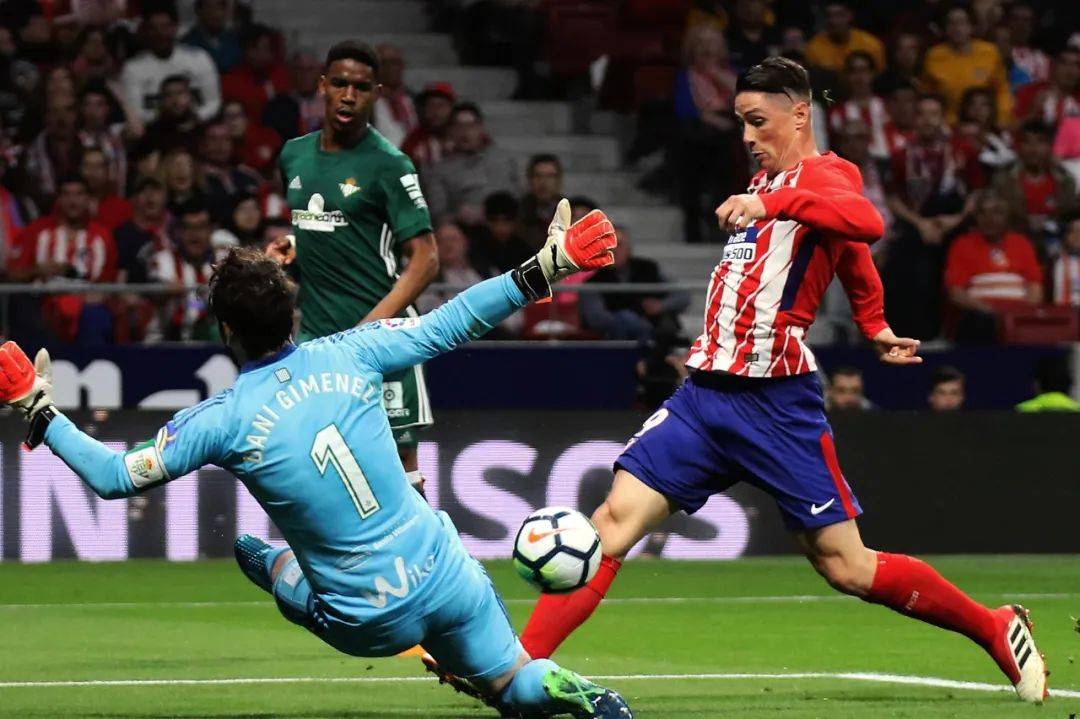 关于巴伦西亚主帅赞誉球队表现,目标冲击高位的信息 关于巴伦西亚主帅赞誉球队表现,目标冲击高位的信息