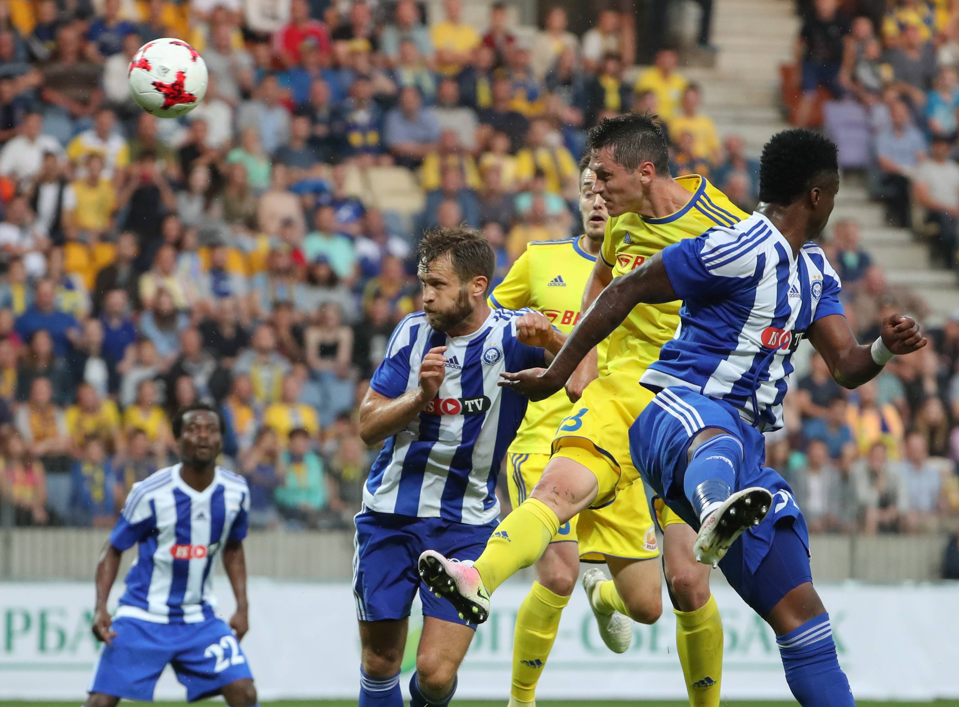 芬兰队在比赛中表现出色，轻松取胜