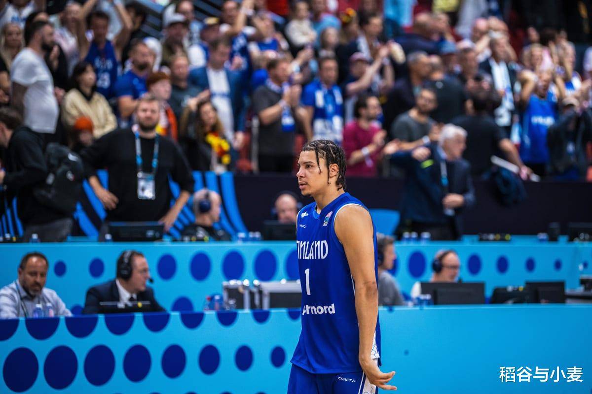 芬兰队在比赛中表现出色，轻松取胜