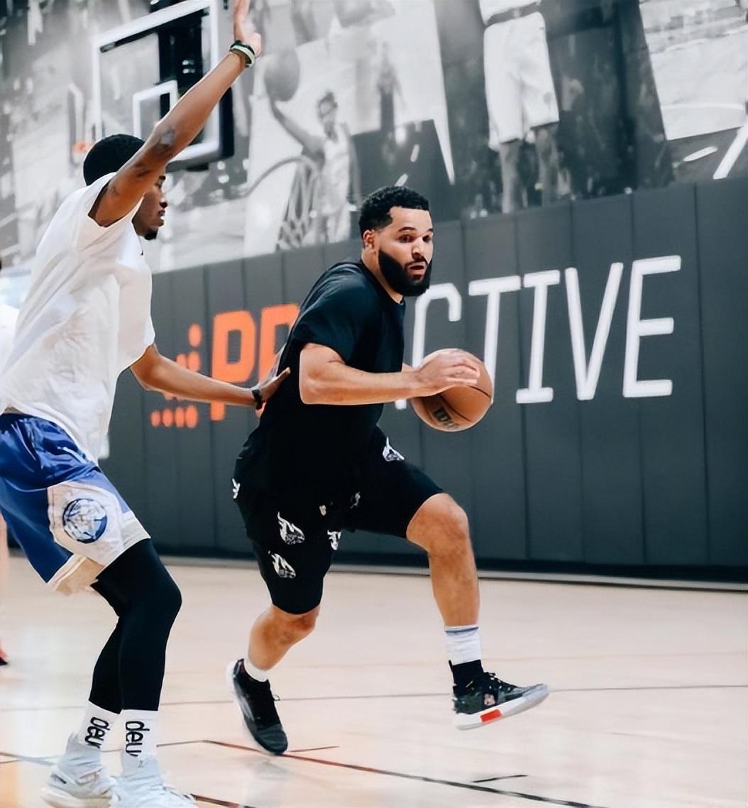 火箭队主控连续多场比赛表现稳定 火箭队主控连续多场比赛表现稳定