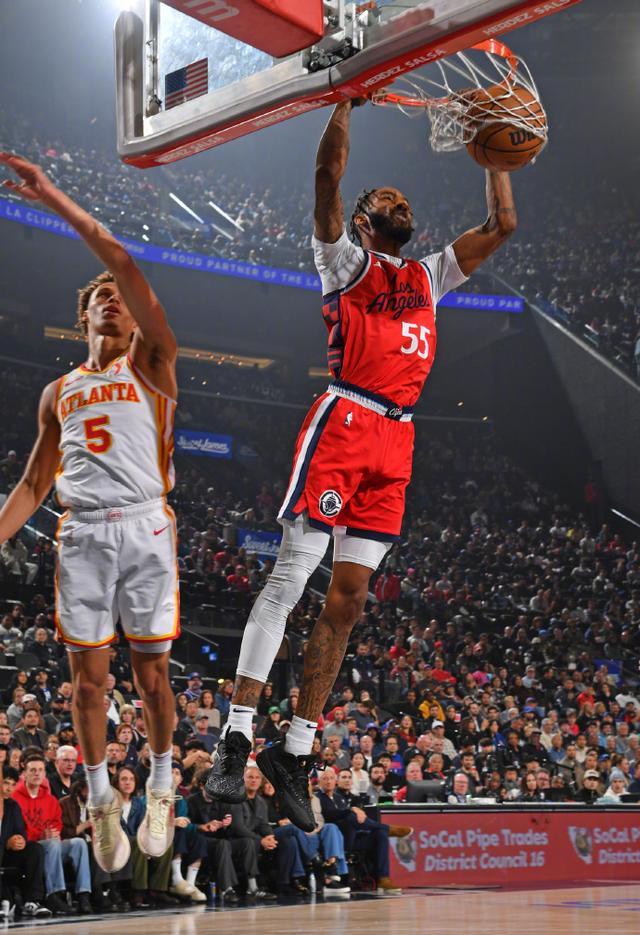 包含老鹰队球员投篮命中率高居联盟之首，值得称赞的词条