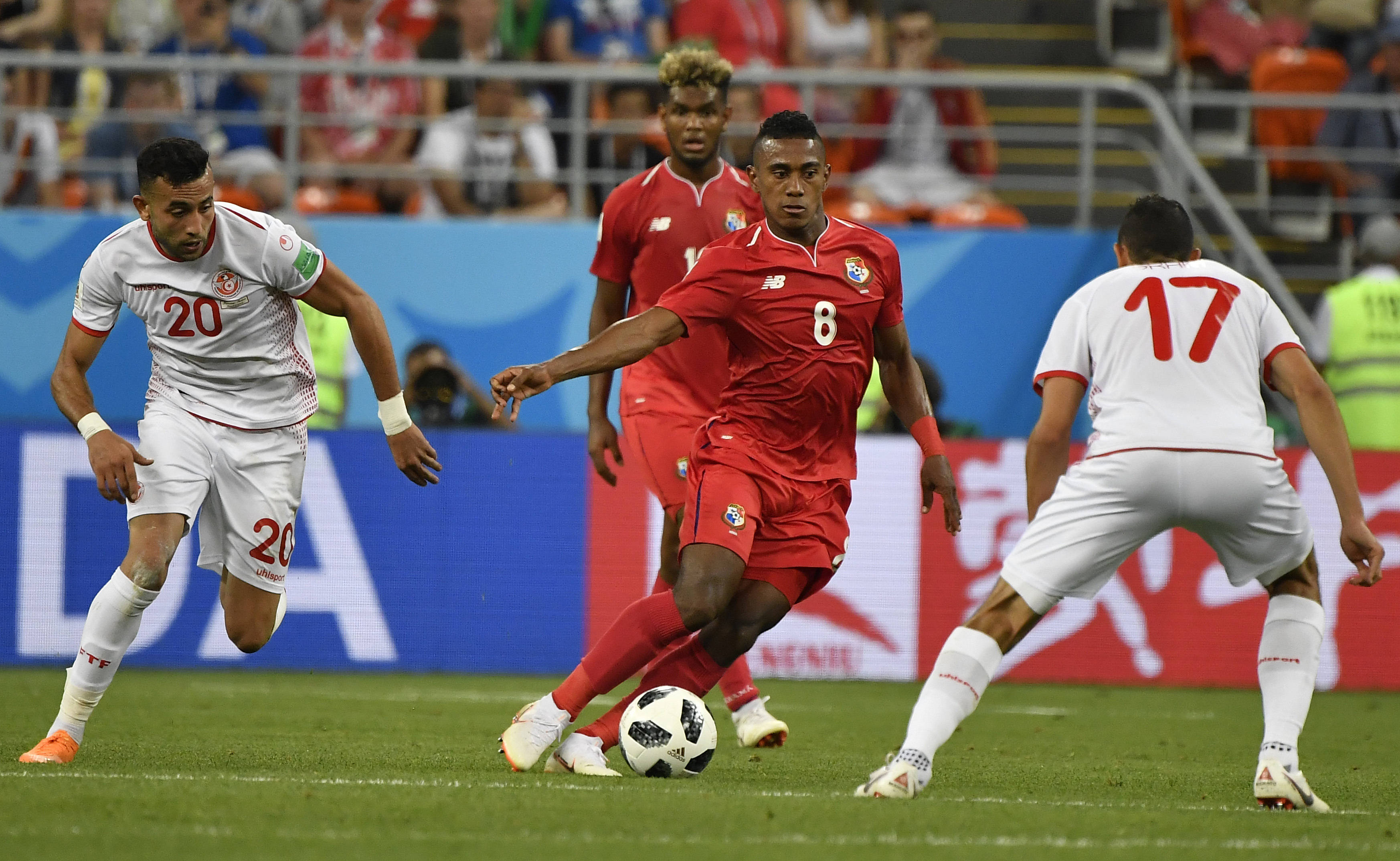 包含比利时队在客场比赛中大比分取胜，展现强大实力的词条