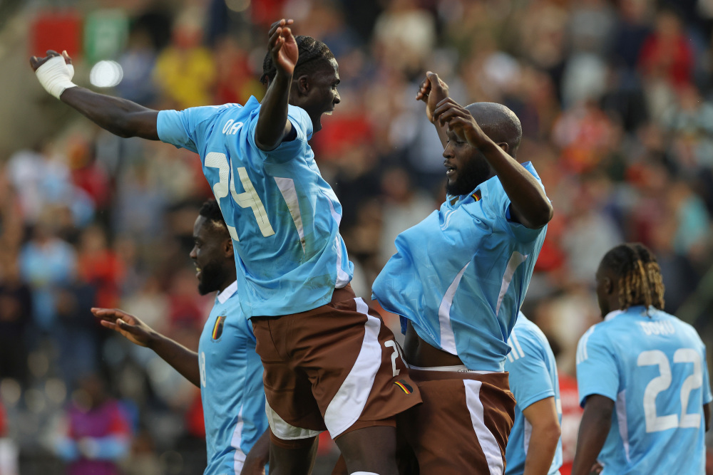 包含比利时队在客场比赛中大比分取胜，展现强大实力的词条