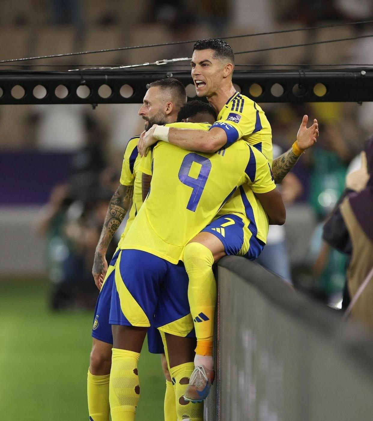 东亚球队表现出色，令人惊叹的比赛