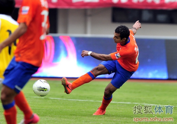 包含申鑫客场不敌鲁能，遭受连败的词条